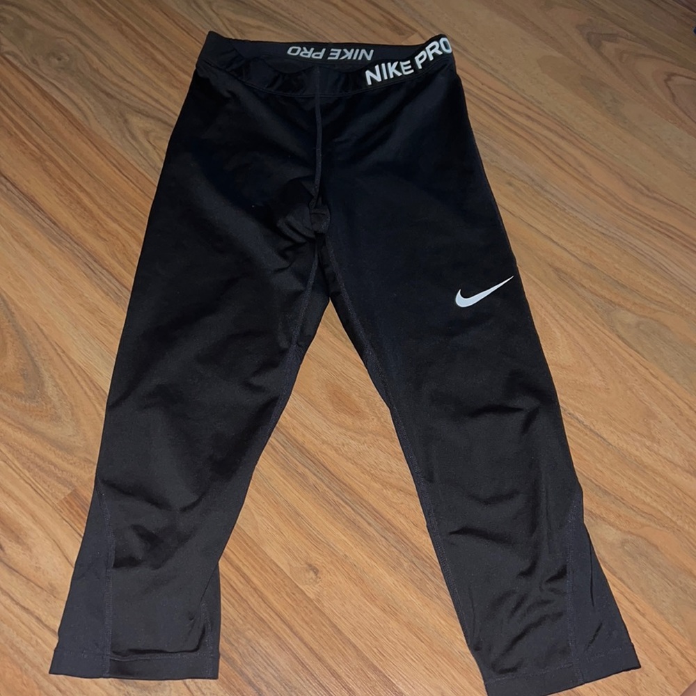 nike pros crop leggings, size medium